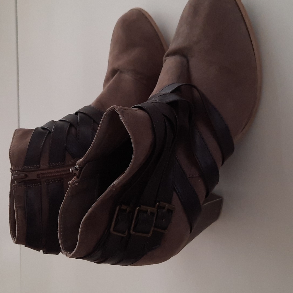 Ankle Shoes (Boots) - Size 10 (XL) - Picture 4 of 11
